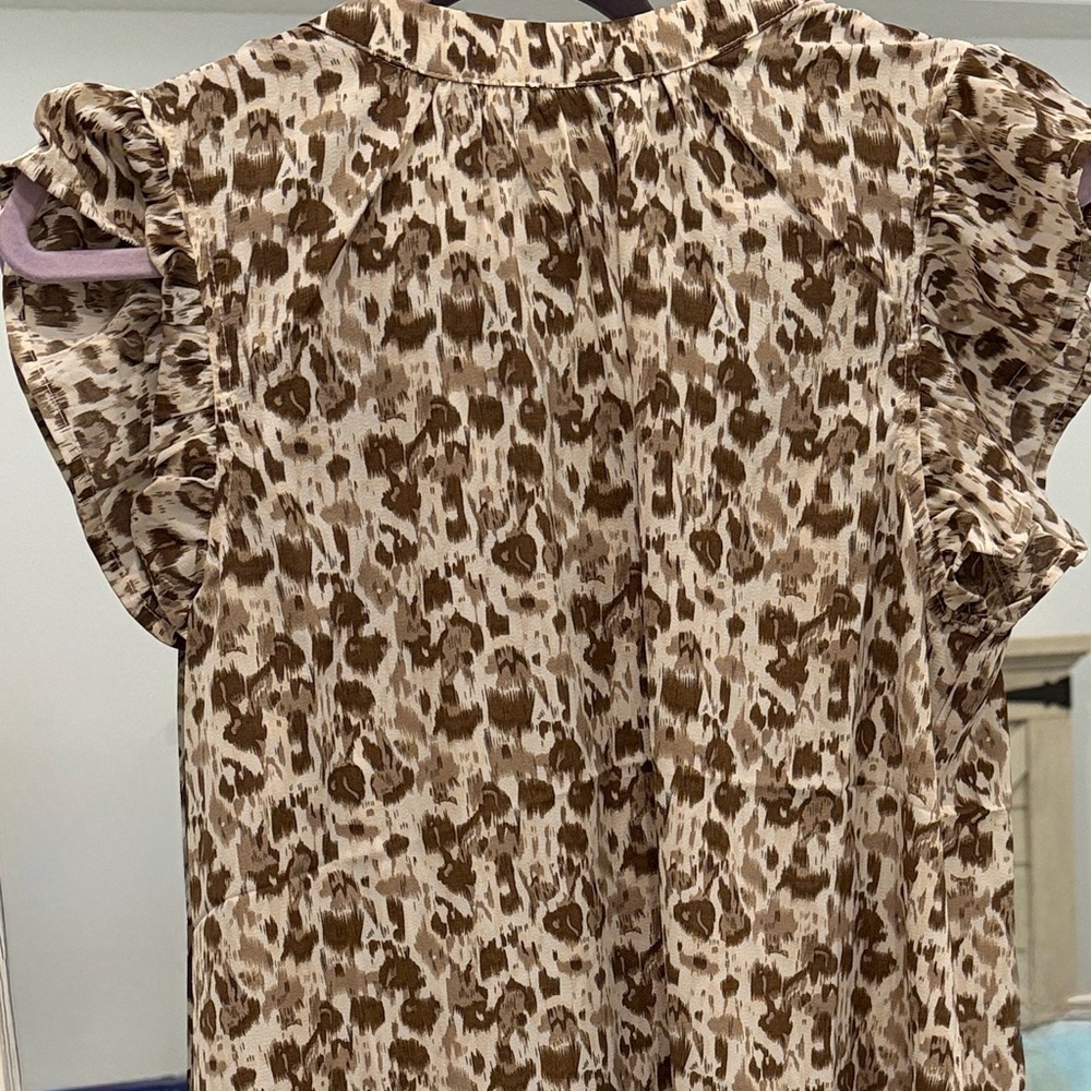NWT Women's Brown and Cream Flutter Sleeve Top